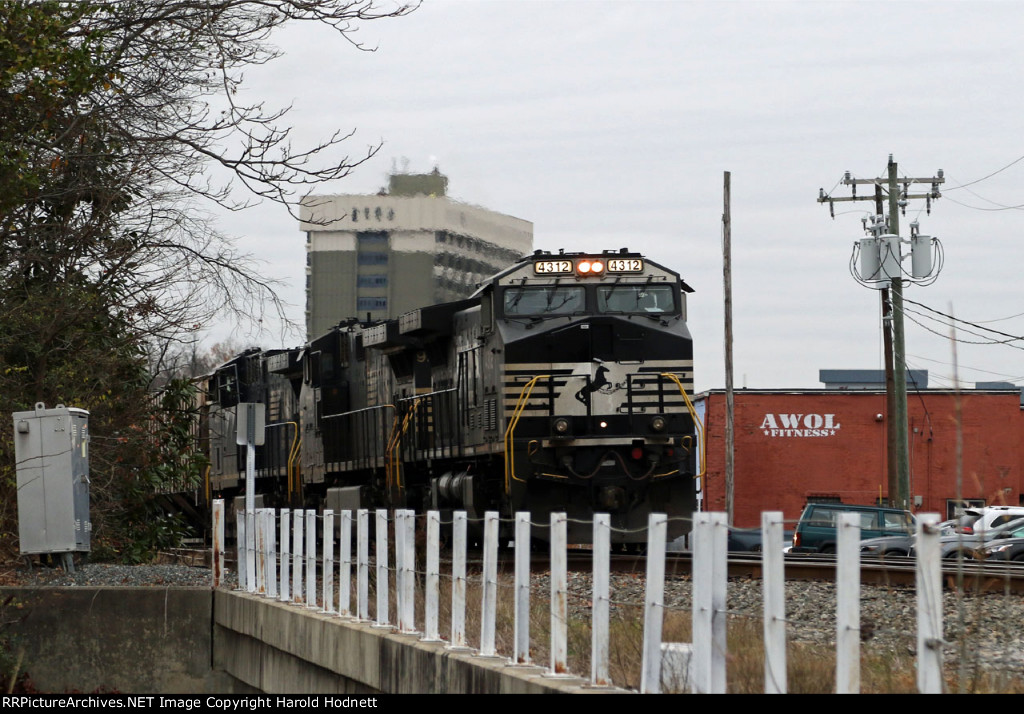 NS 4312 leads train 350 